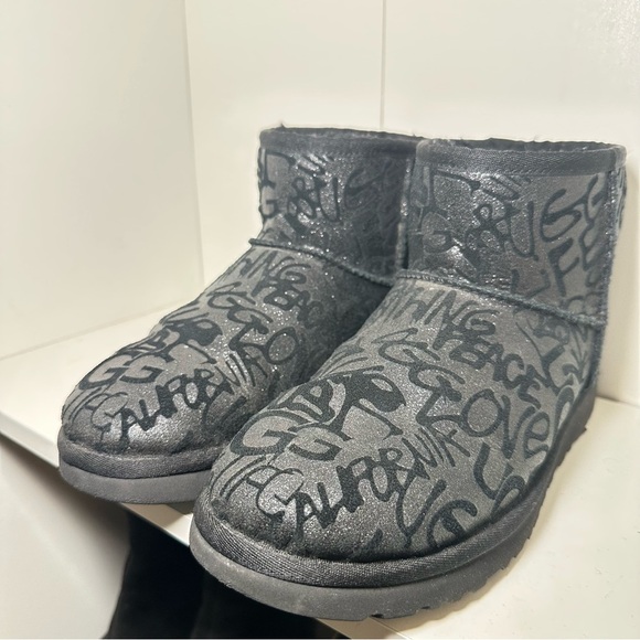 UGG Women's Black Patterned Winter Boots - Picture 2 of 8